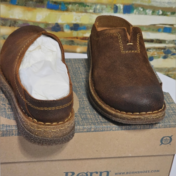 Born Seana Distressed clogs - Picture 10 of 16